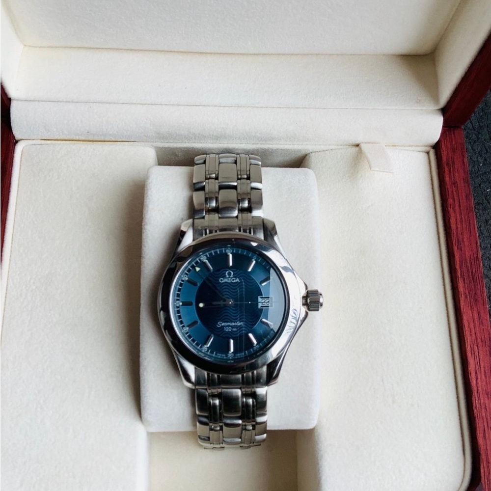 Mens OMEGA SEAMASTER stainless steel watch with authentic mahogany box - Picture 3 of 8